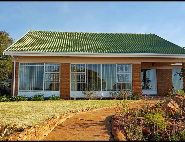 4 bed property to rent in WILRO PARK